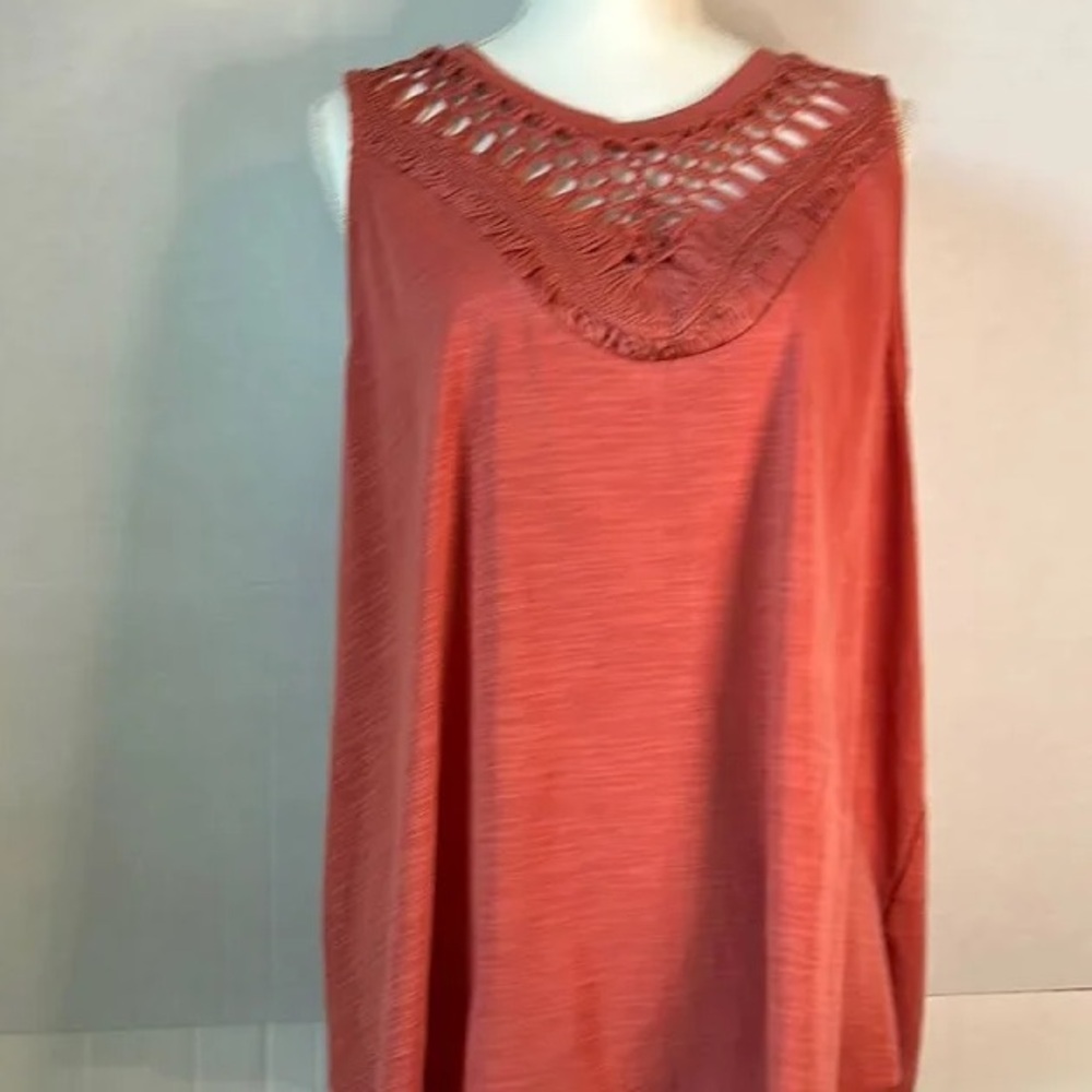 Maurice’s Womens V-Neck Cutout Crocheted Yoke Rust Flowy Tank. Sz L